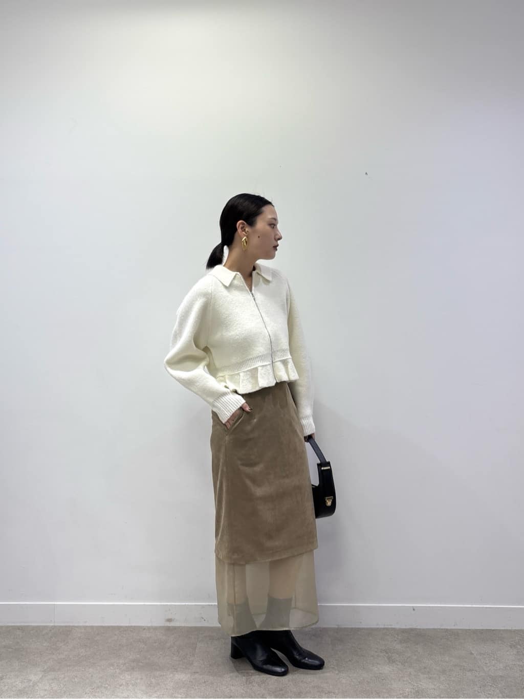 ayanoさんの「INDIVI｜スエードライクレイヤースカート」を使ったコーディネート