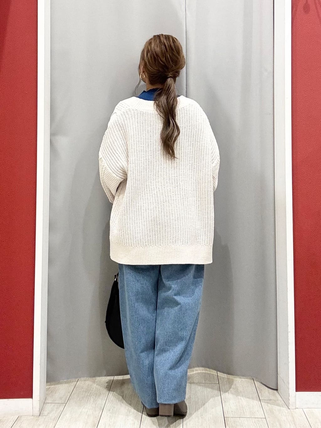 shioさんの「SHOO･LA･RUE｜【S-LL】程よくゆったりな 柔らかデニムテーパードパンツ」を使ったコーディネート