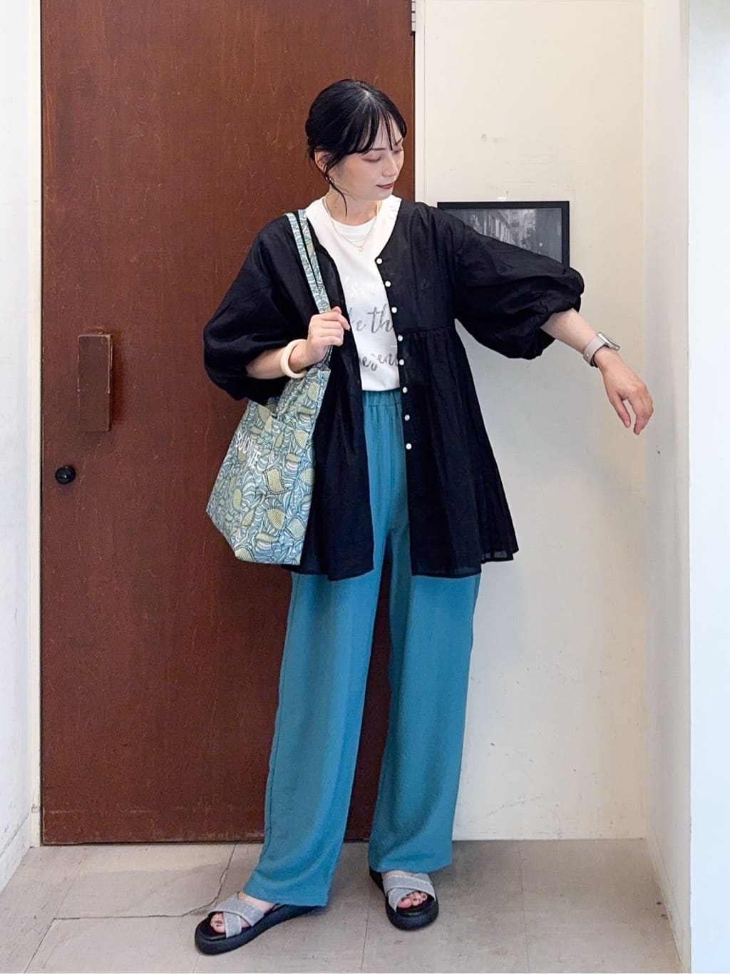 𝐇𝐢𝐫𝐨𝐦𝐢さんの「SHOO･LA･RUE｜【S-LL/ひんやり/UV】選べる6柄でそれぞれ欲しくなる プリントTシャツ」を使ったコーディネート