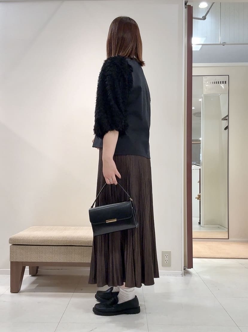 YUIさんの「UNTITLED｜【丸首/Tシャツ風/短丈】シャギースリーブ ポンチカットソー」を使ったコーディネート