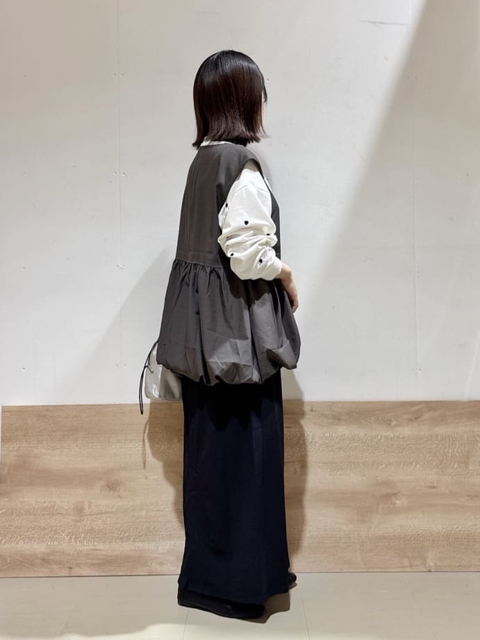 るねさんの「SHOO･LA･RUE｜【S-LL】美シルエット 裾バルーンシルエットジレ」を使ったコーディネート