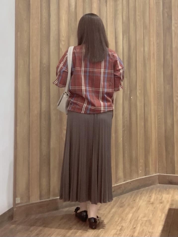 優さんの「SHOO･LA･RUE｜【S-LL/5分袖】お袖タックできれいに魅せる 大人のチェックブラウス」を使ったコーディネート