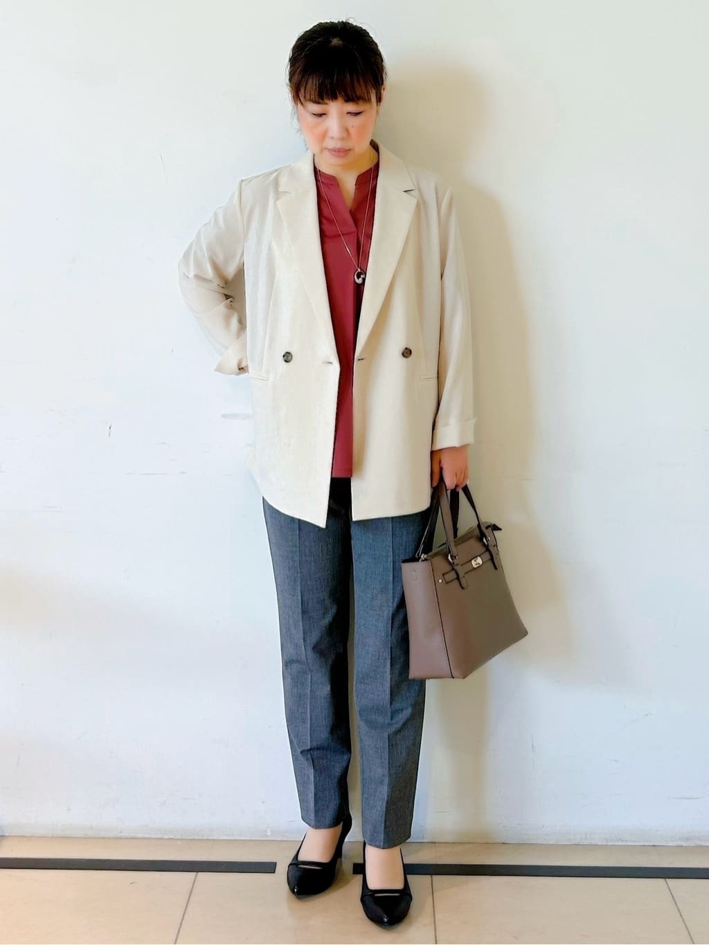 ひーさんの「Reflect｜【すっきり見え！長め丈／マシンウォッシュ可】スキッパーネックジャージトップス」を使ったコーディネート