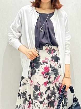 Miwaさんの「UNTITLED｜【シアー/後ろウエストゴム】ペイントフラワースカート」を使ったコーディネート