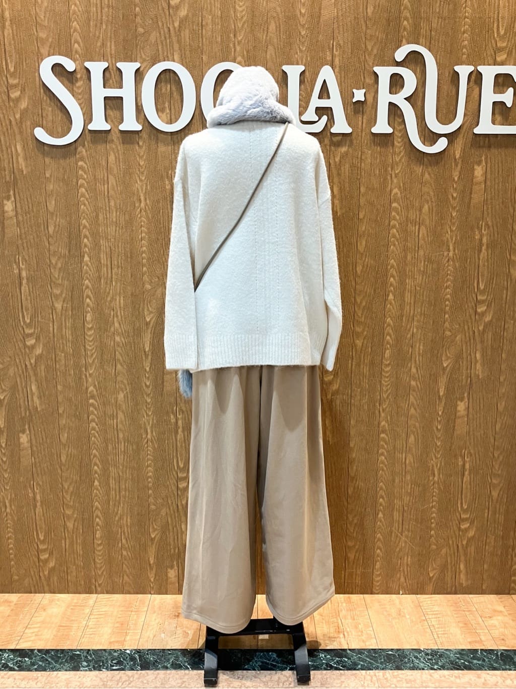 itoさんの「SHOO･LA･RUE｜【着丈選べる/きっと虜になる】あったかもちもち ワイドパンツ」を使ったコーディネート