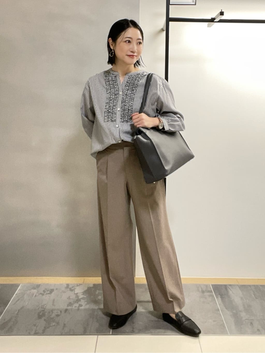 shihoさんの「INDIVI｜【洗える】胸元タックフリル長袖ブラウス」を使ったコーディネート