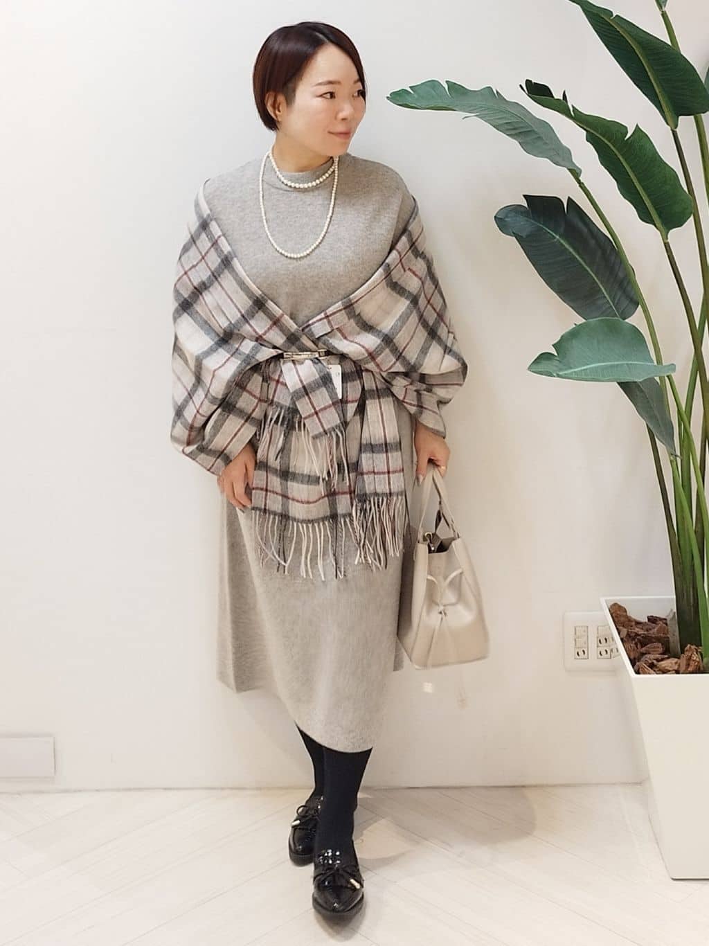 s u g iさんの「UNTITLED｜ウォッシャブルウールストール」を使ったコーディネート