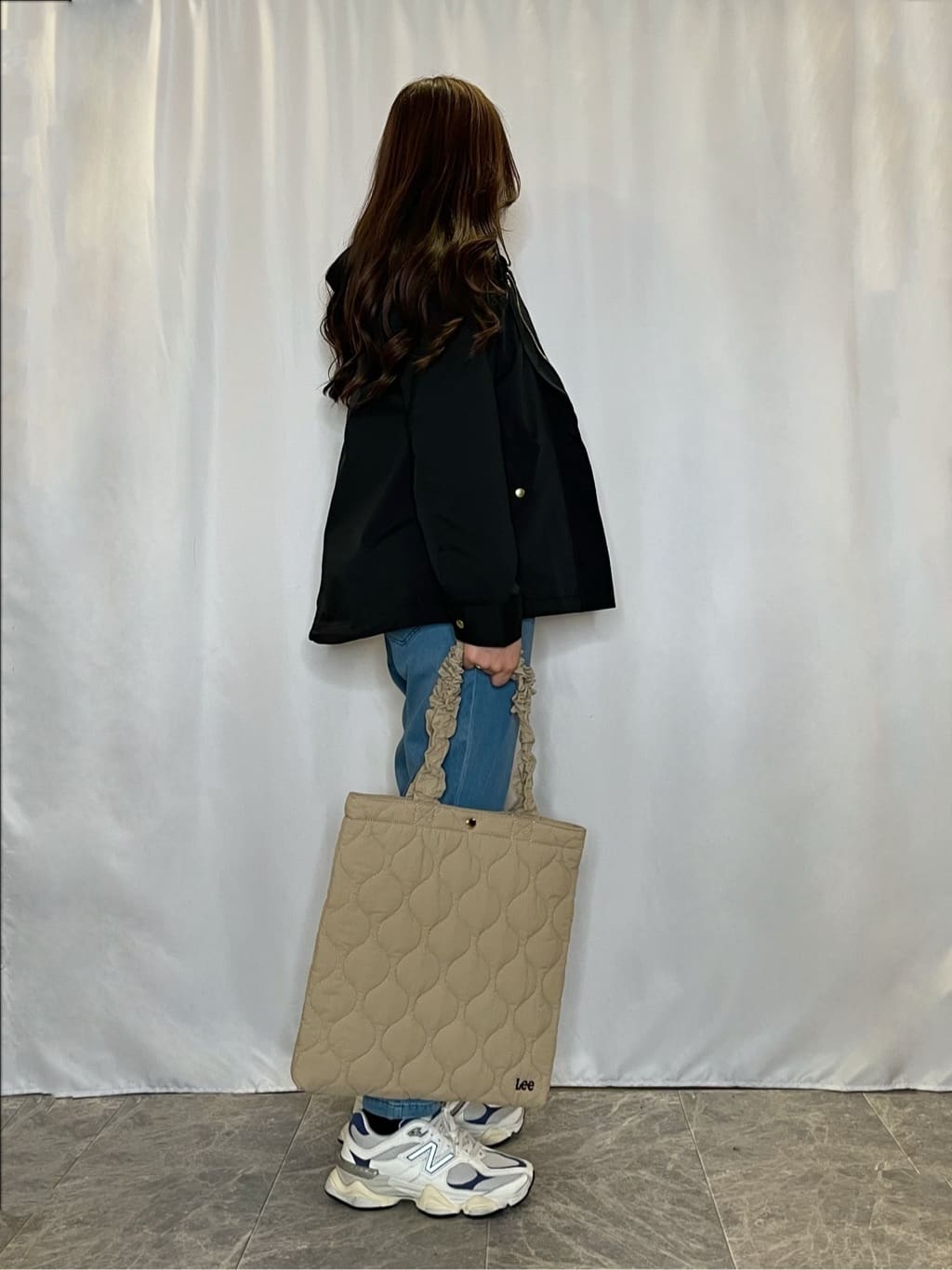おうめさんの「SHOO･LA･RUE｜【高レビュー/SS-LL/美脚シルエット】自然に体型カバー イージーデニム テーパードパンツ」を使ったコーディネート