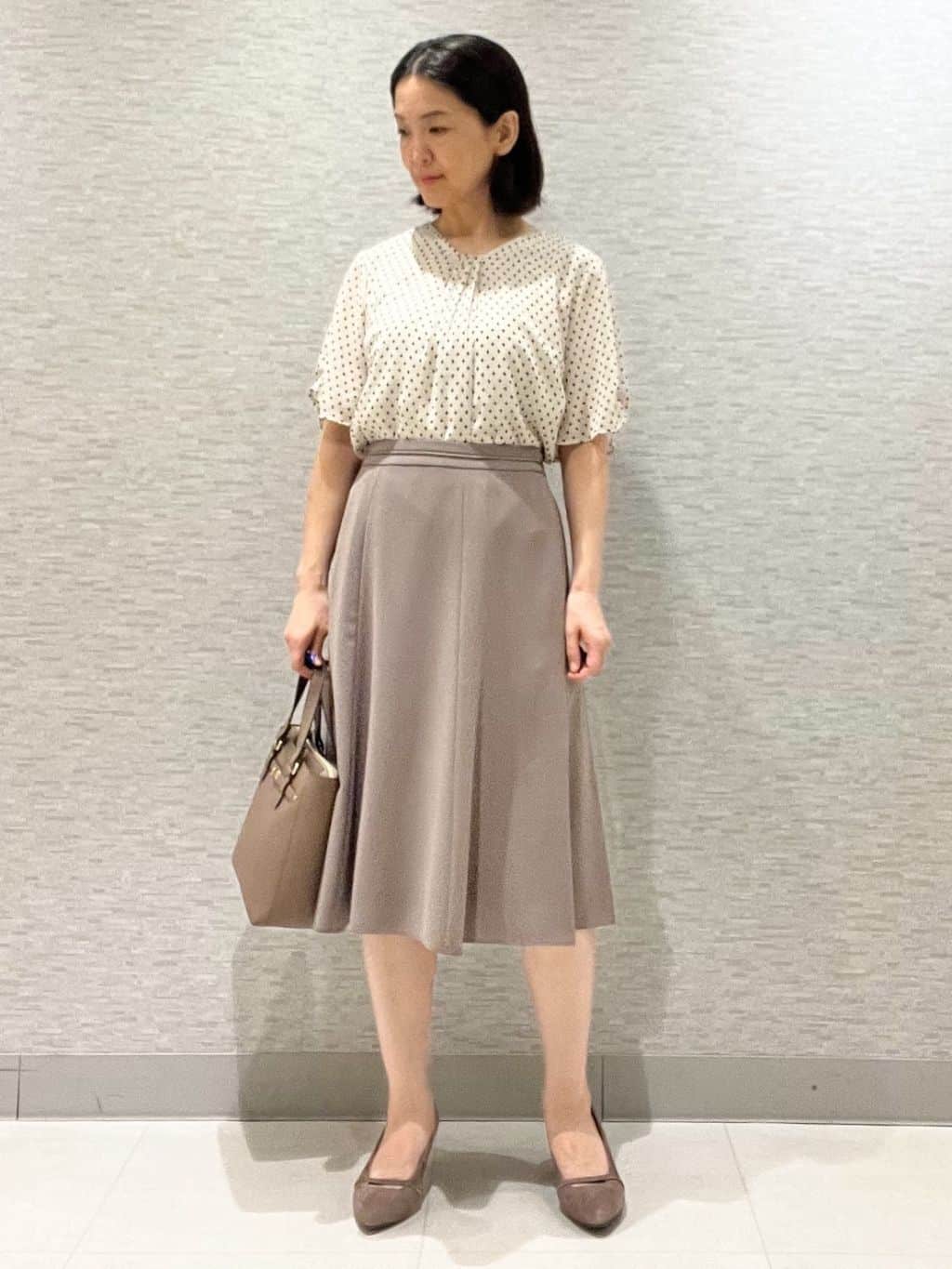 marikoさんの「Reflect｜【WEB先行カラーあり／手洗い可／アンサンブル可】バイカラーカーディガン」を使ったコーディネート