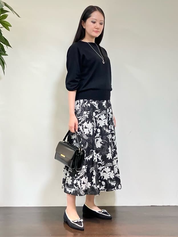 カレンさんの「UNTITLED｜【8色展開／コンパクト丈】レーヨン混 コクーンニット」を使ったコーディネート