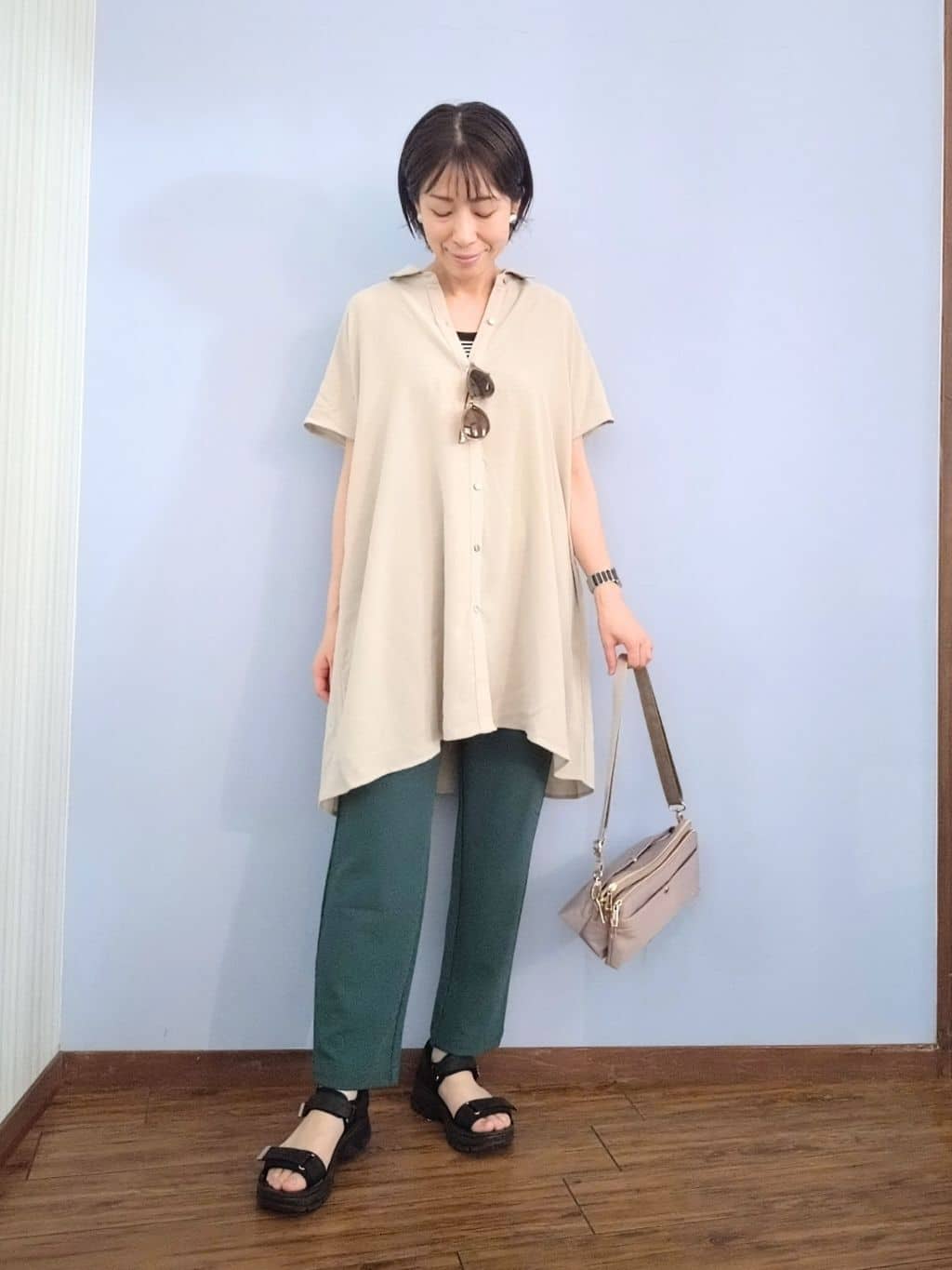 miomioさんの「SHOO･LA･RUE｜【S-LL/体型カバー】さらりとしたタッチが心地よい バックギャザーブラウス」を使ったコーディネート