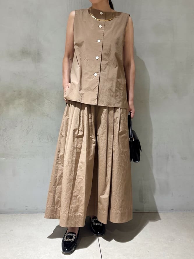 tomoさんの「UNTITLED｜【2WAY/セットアップ可/ノースリーブ/前ボタン】ファブリカブラウス」を使ったコーディネート