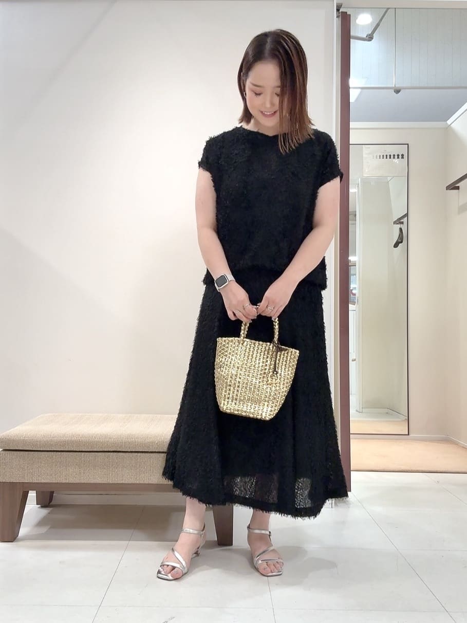 YUIさんの「UNTITLED｜【セットアップ可/洗える】フェザーフレンチスリーブブラウス」を使ったコーディネート