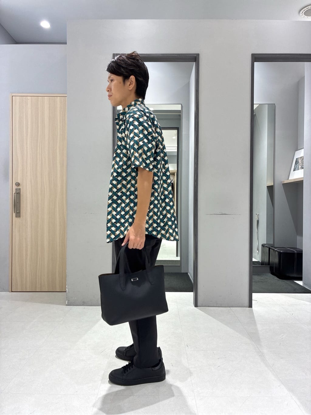 わいずみさんの「TAKEO KIKUCHI｜【COOL CITY WEAR】籠目アート柄 サッカーシャツ /通気性」を使ったコーディネート
