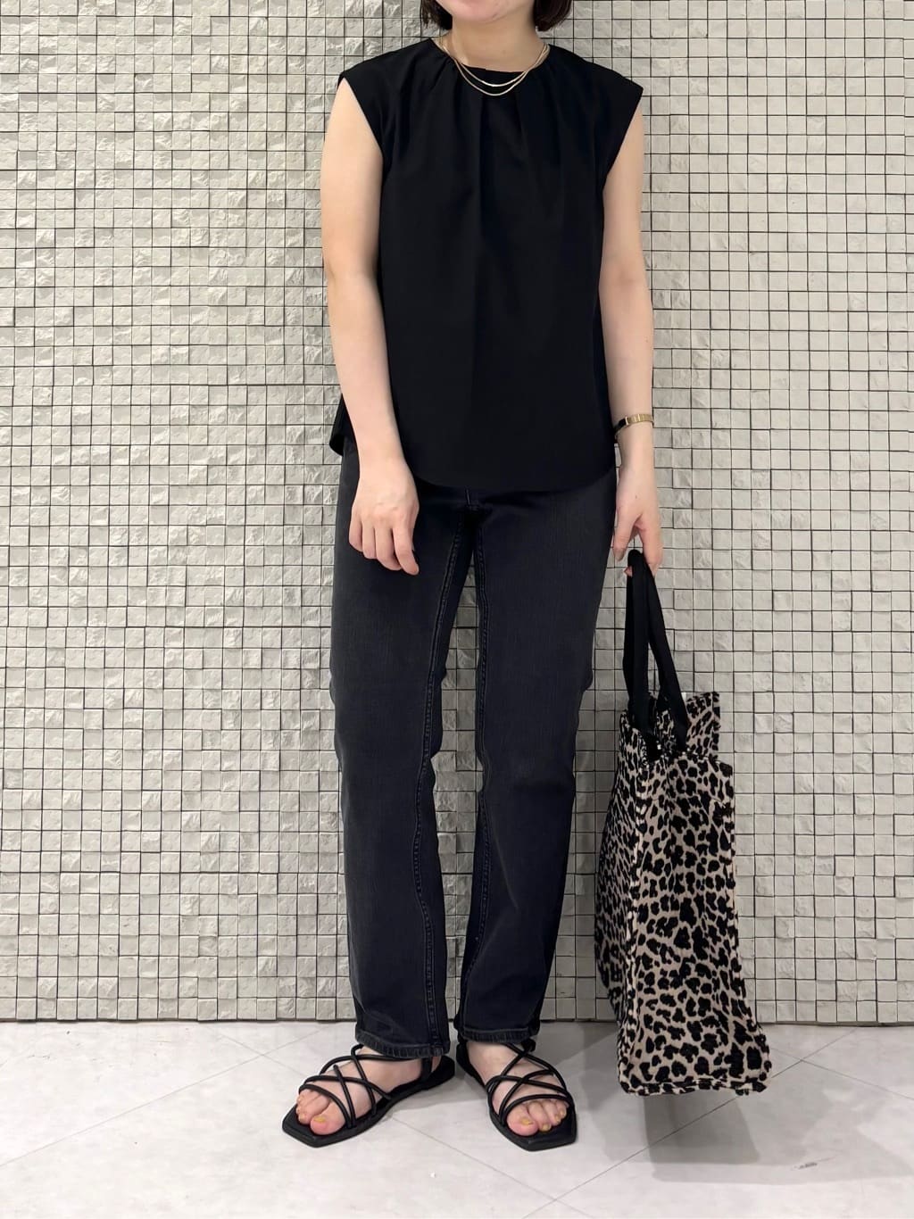 sakuさんの「INDIVI｜【褒められデニム】スリムストレート デニムパンツ」を使ったコーディネート