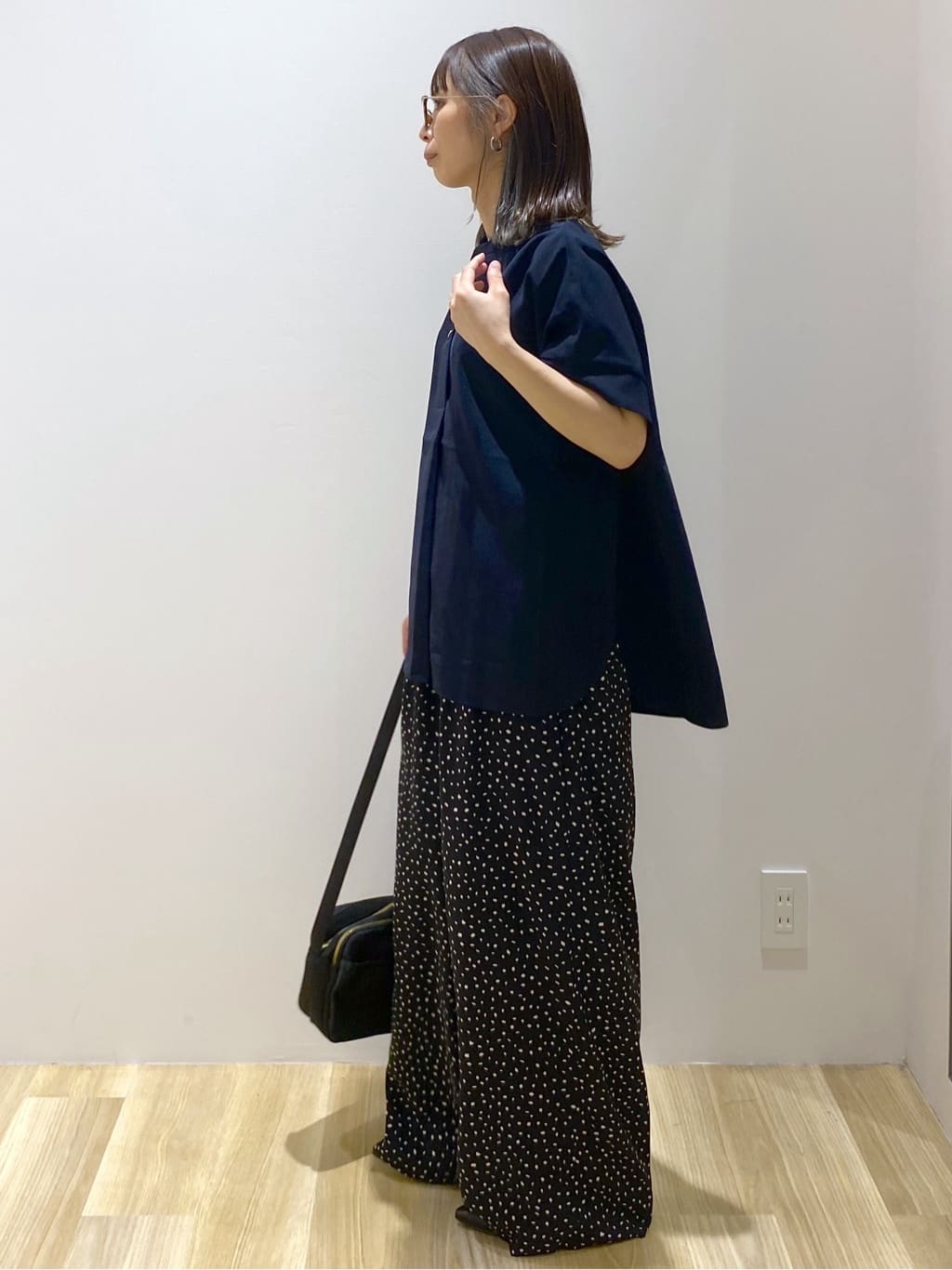 えりさんの「OPAQUE.CLIP｜《5色展開／SS-LLサイズ》スキッパー金ボタンブラウス／セットアップ対応【防シワ／ストレッチ／洗濯」を使ったコーディネート