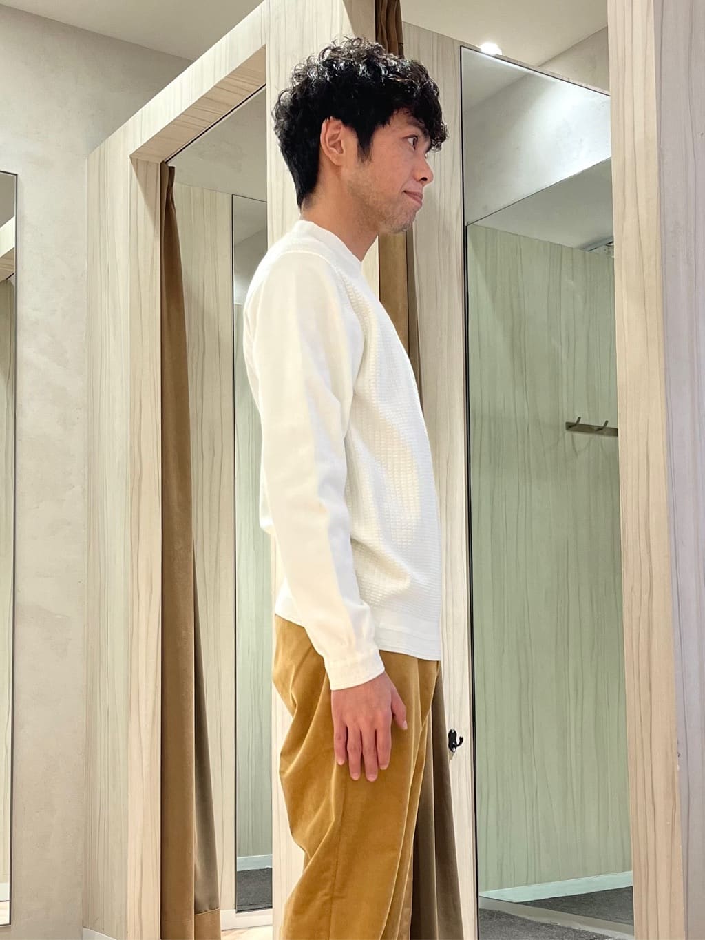 URAさんの「TAKEO KIKUCHI｜アンチピリング ジップアップ ニット」を使ったコーディネート