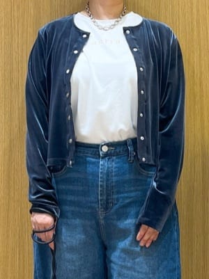 chiakiさんの「OPAQUE.CLIP｜メタリック刺繍ロゴTシャツ【接触冷感／洗濯機洗い可】」を使ったコーディネート