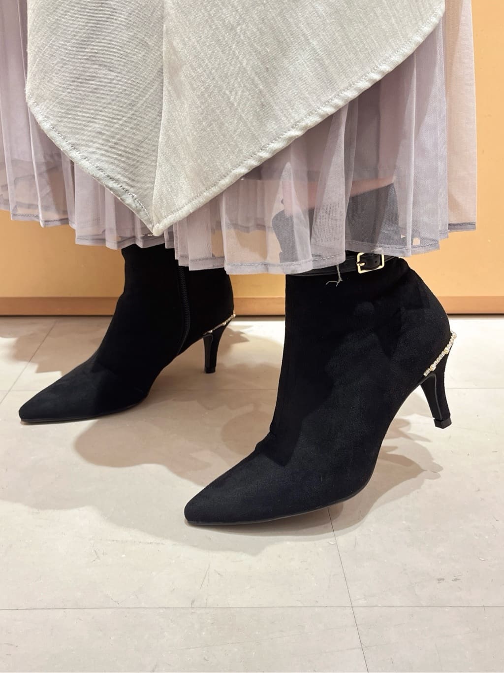 このかさんの「ESPERANZA｜ジュエルヒールショートブーツ」を使ったコーディネート