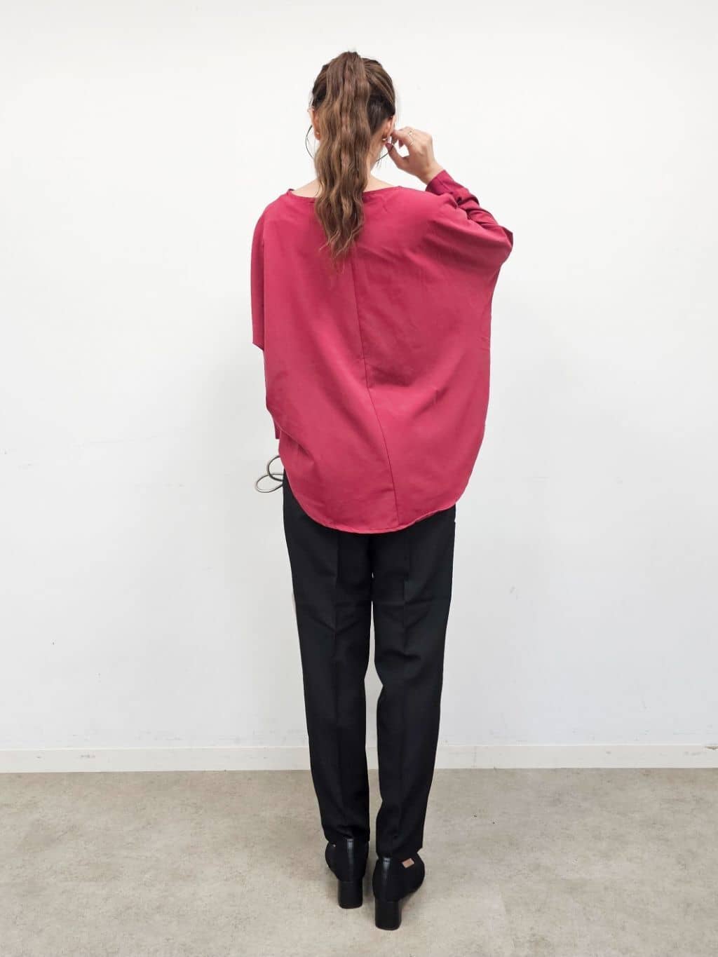 ゆゆさんの「SHOO･LA･RUE｜【高レビュー/洗濯後しわになりにくい】1枚でサマ見え 8分袖ドルマンブラウス」を使ったコーディネート