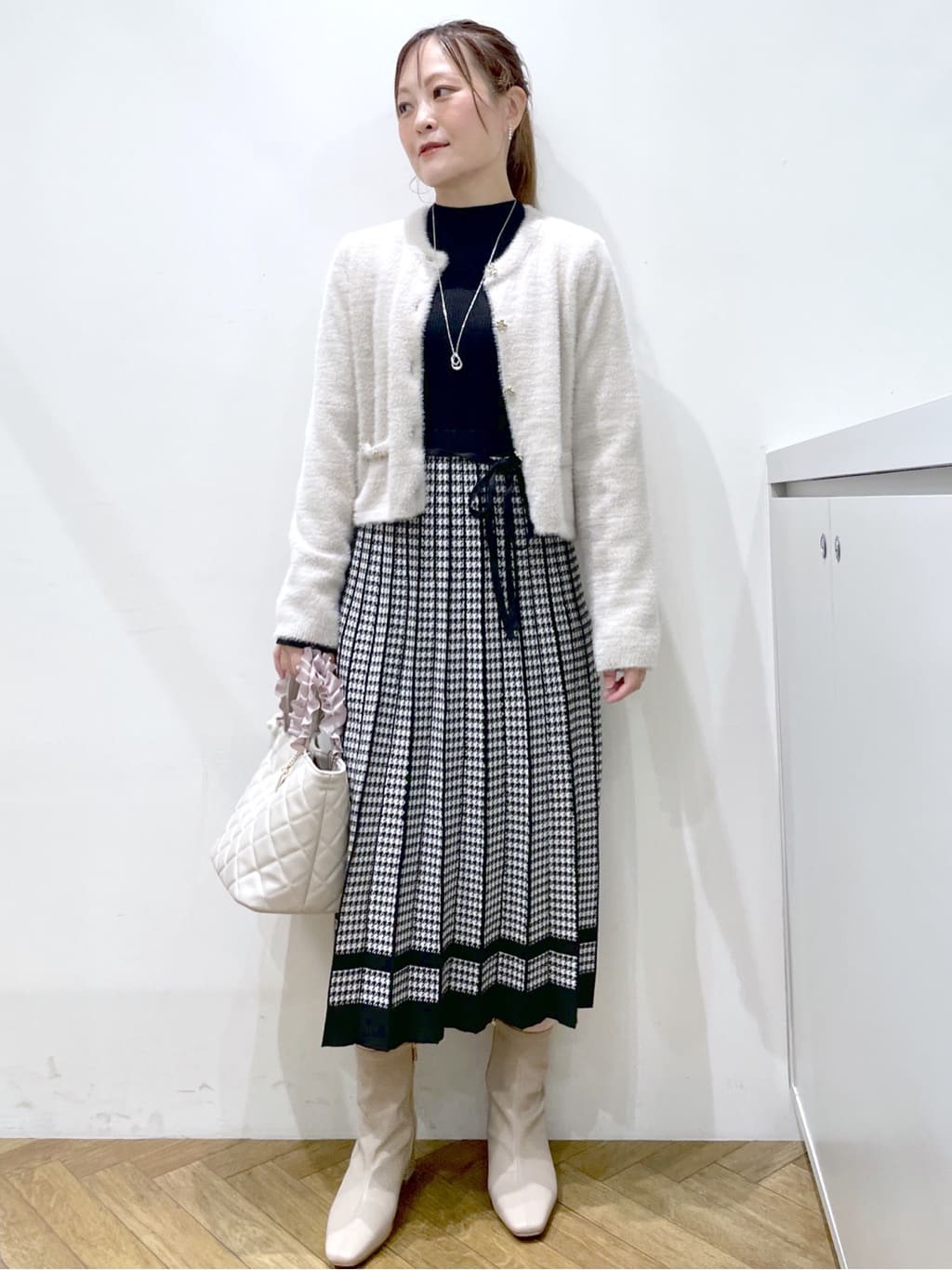 Junさんの「index｜メタルドロップスライドネックレス」を使ったコーディネート