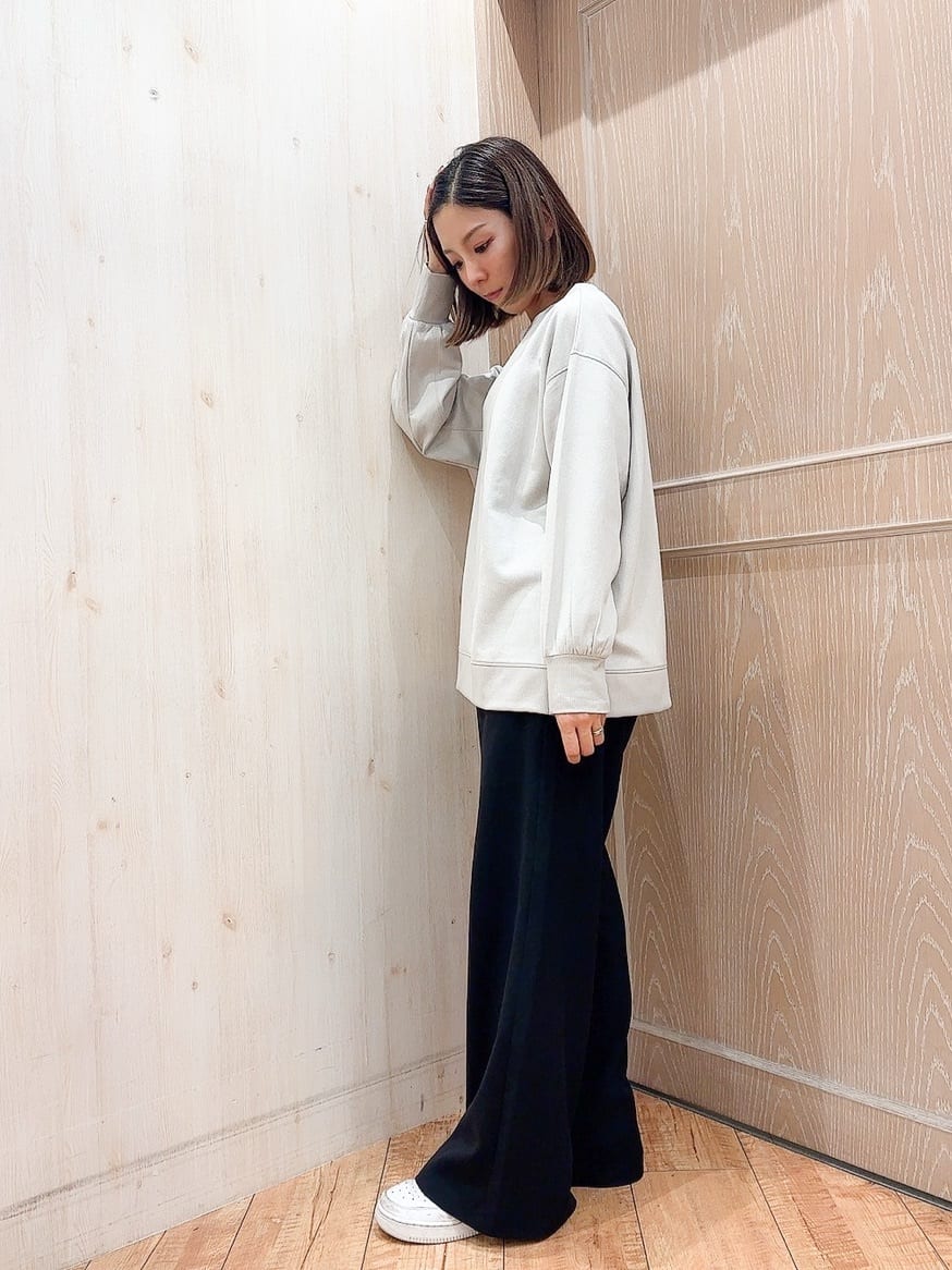 もえさんの「SHOO･LA･RUE｜【S-LL/体型カバー】上品なとろみが魅力 イージーワイドパンツ」を使ったコーディネート