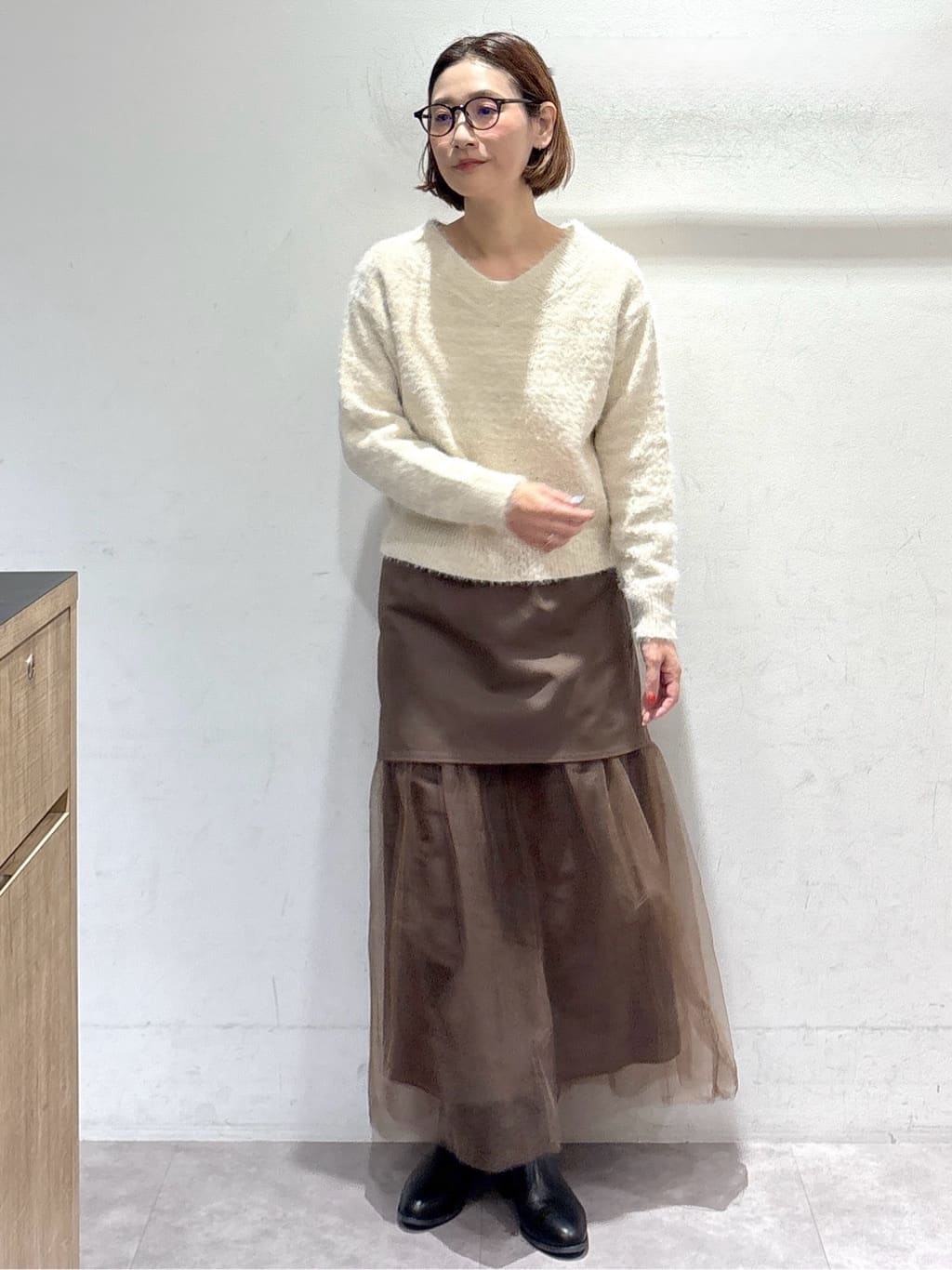 たけねぇさんの「OPAQUE.CLIP｜スパンコールフェザーVネックニット【洗濯機OK】」を使ったコーディネート