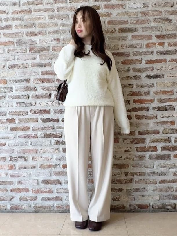 tokiさんの「THE SHOP TK｜【華やかで柔らか】ふわふわフェザーニット/洗える・前後2WAY」を使ったコーディネート