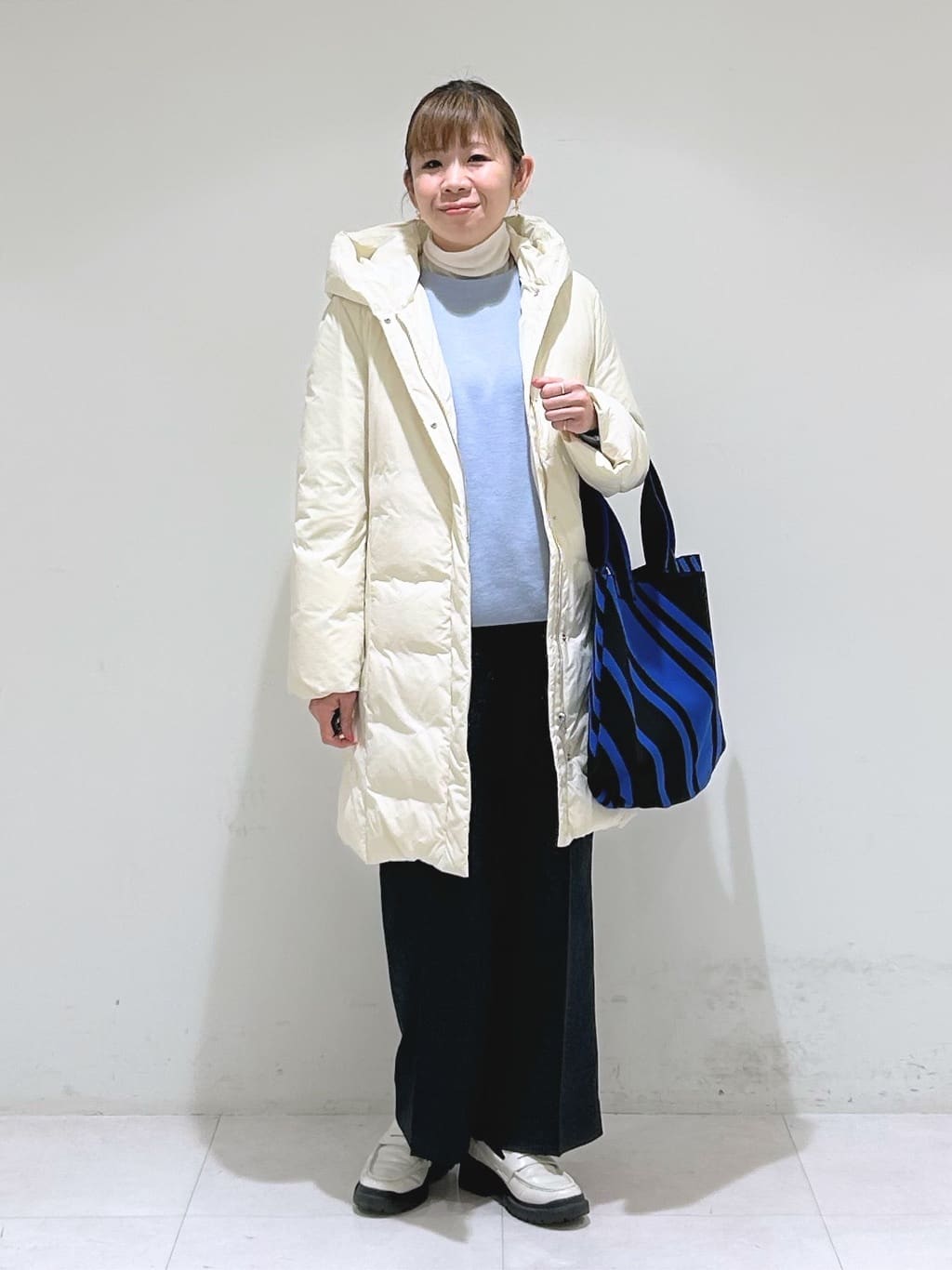 tsuyuさんの「INDIVI｜【撥水／洗える】ステッチレス ロングダウンコート」を使ったコーディネート