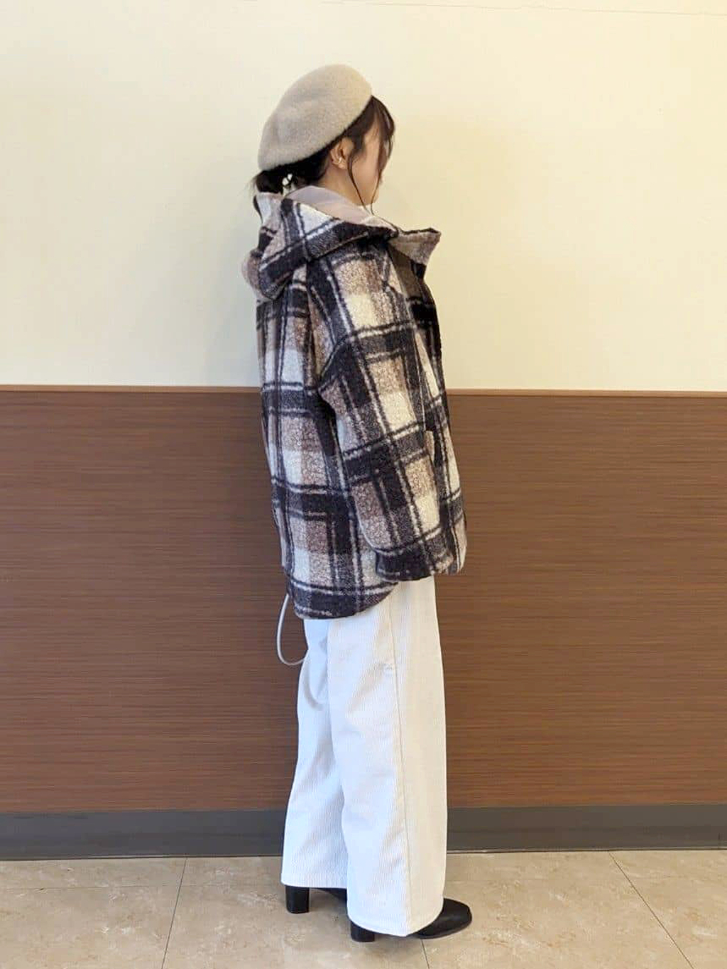 syu*さんの「SHOO･LA･RUE｜【洗濯機可/S-LL】上品にキラリと華やぐ スパンコールニット」を使ったコーディネート