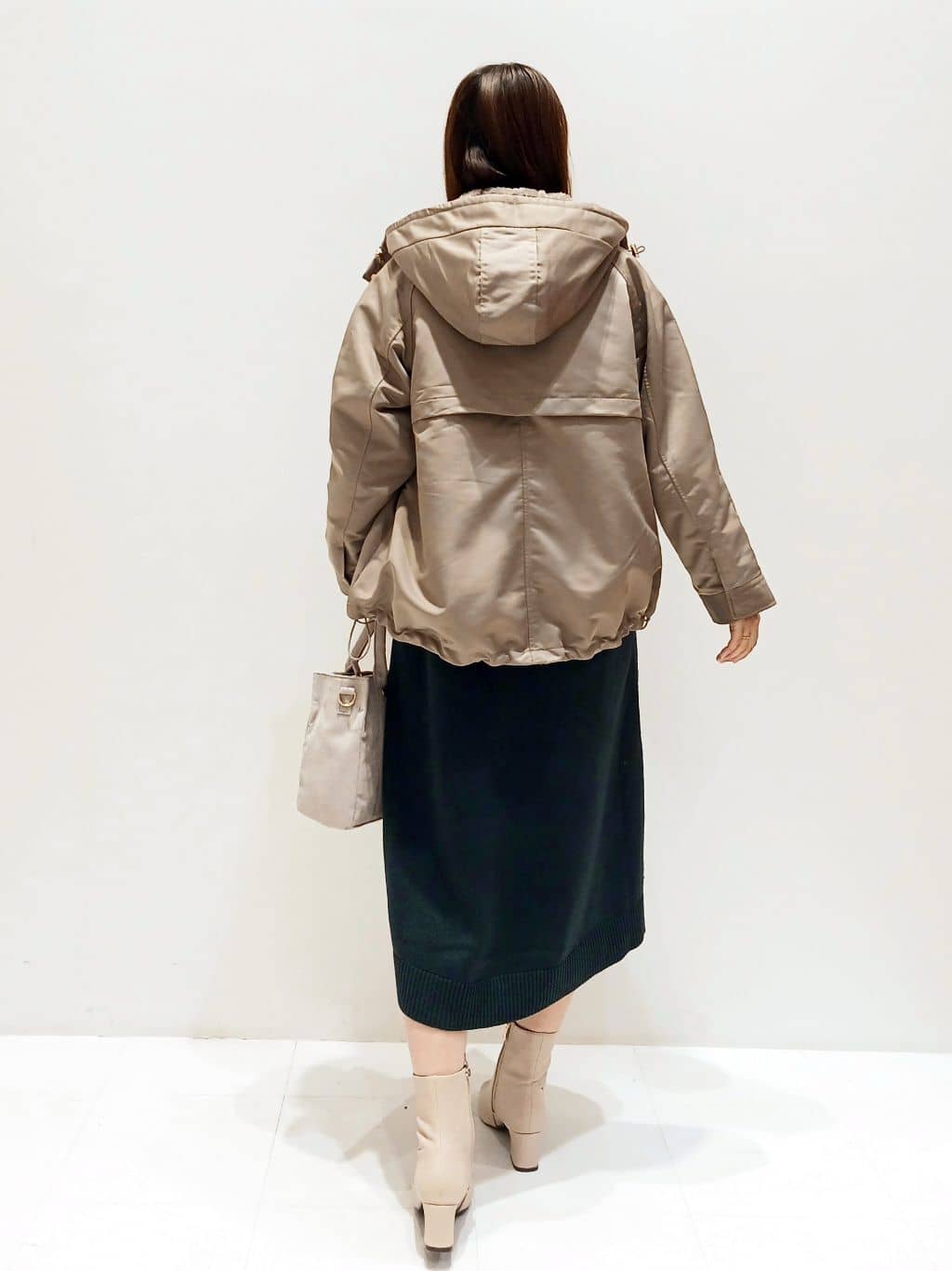 mizueさんの「grove｜一枚で華やぐ、袖布帛ケーブルニットワンピース」を使ったコーディネート