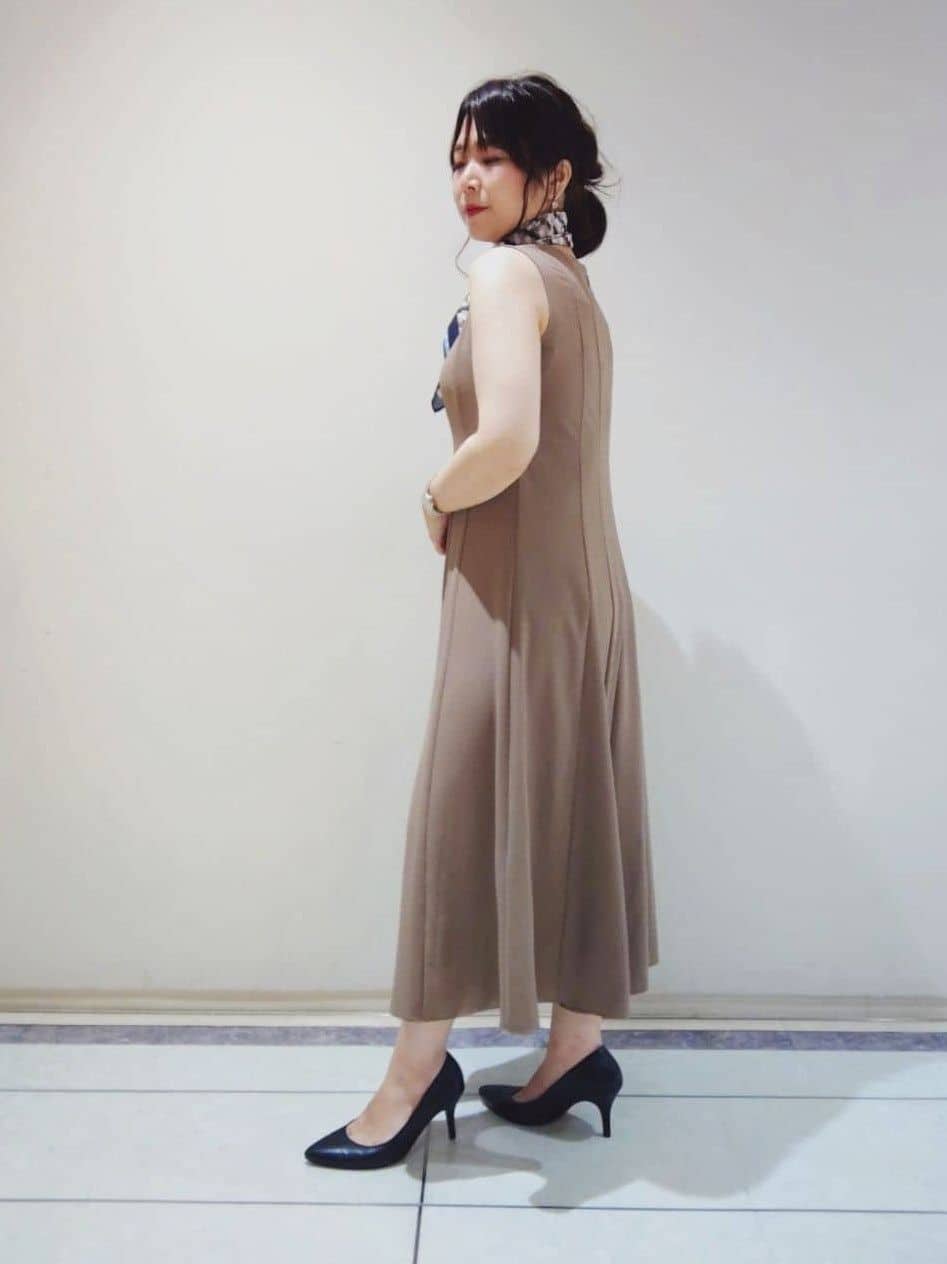 TOMOMIさんの「INDIVI｜【美シルエット】ノースリーブワンピース」を使ったコーディネート