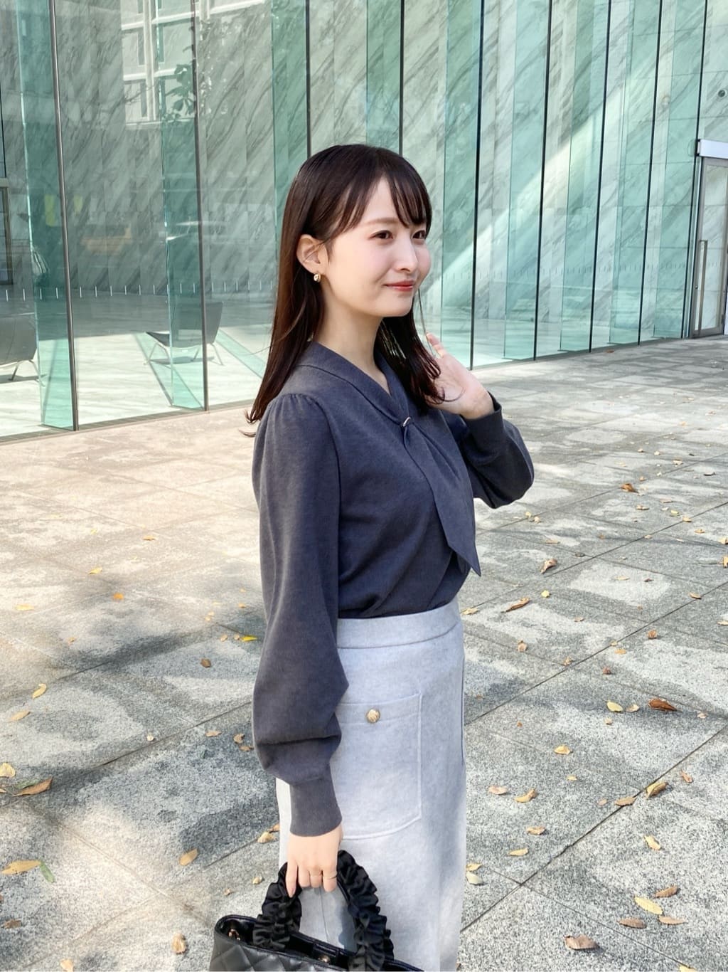 みさかさんの「index｜ゴールドパーツ付きボウタイニット【洗濯機OK】《10col／XS～LL》」を使ったコーディネート