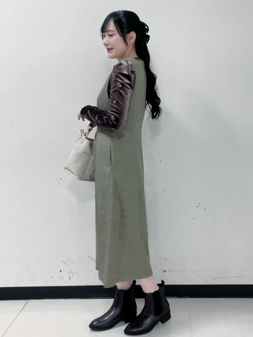 Hitomiさんの「index｜バックシャン小花刺繍ベロアトップス【洗濯機OK】」を使ったコーディネート