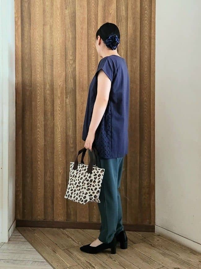 くまさんの「SHOO･LA･RUE｜【S-LL/体型カバー】インせずサマ見え レースドッキングトップス」を使ったコーディネート