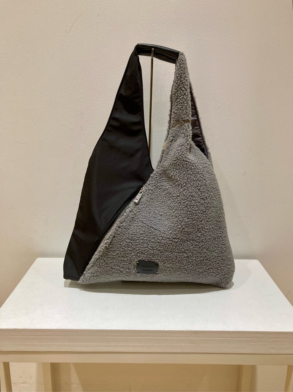 YAMAさんの「Dessin｜トライアングルボアコンビバッグ」を使ったコーディネート
