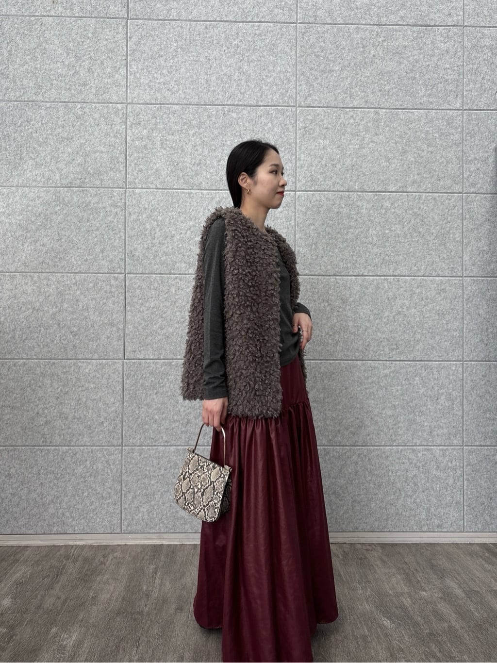 ひなさんの「INDIVI｜カットアウトカットソー」を使ったコーディネート