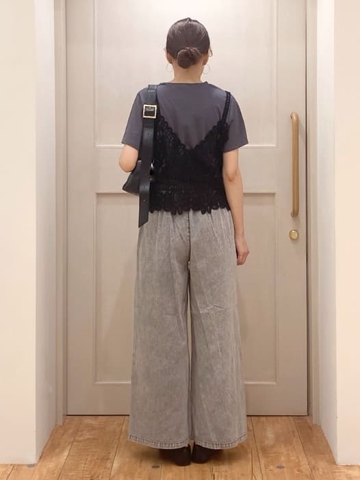 tamuさんの「SHOO･LA･RUE｜【2点セット/ひんやり】レースビスチェ＋Tシャツ」を使ったコーディネート