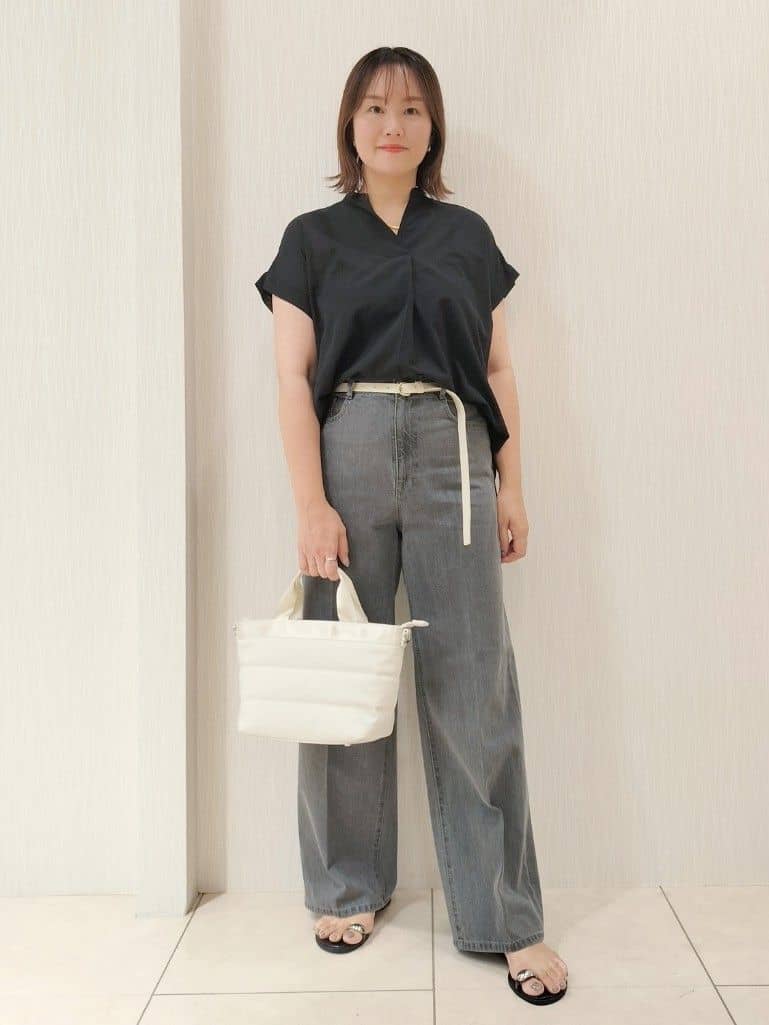 naokoさんの「UNTITLED｜【洗える/スキッパー】フレンチスリーブシアーブラウス」を使ったコーディネート
