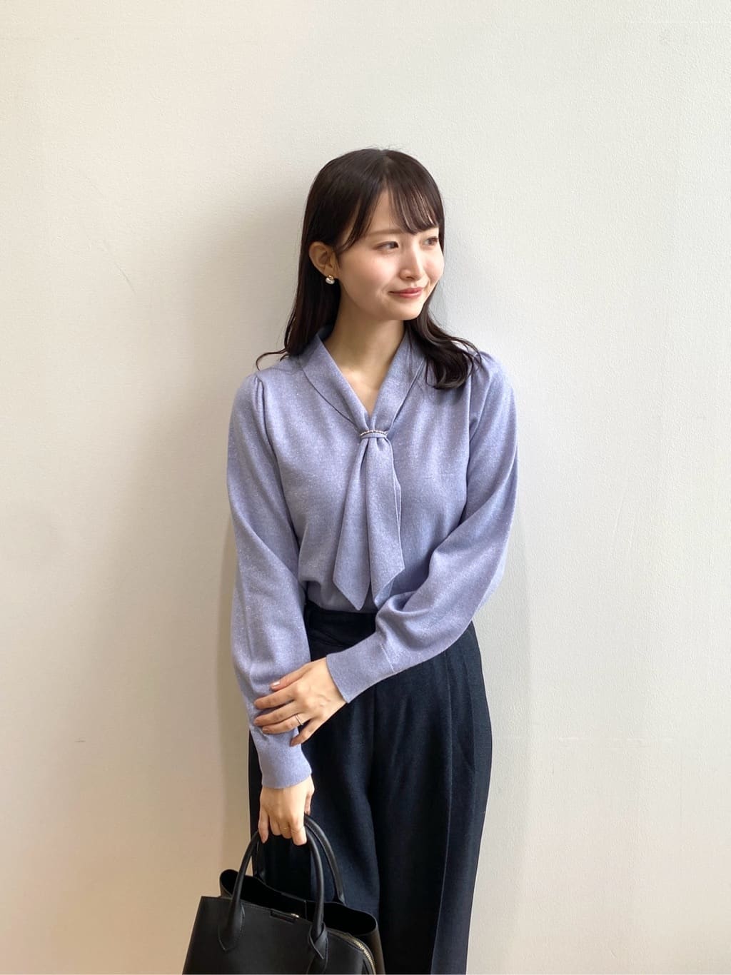 みさかさんの「index｜ゴールドパーツ付きボウタイニット【洗濯機OK】《10col／XS～LL》」を使ったコーディネート