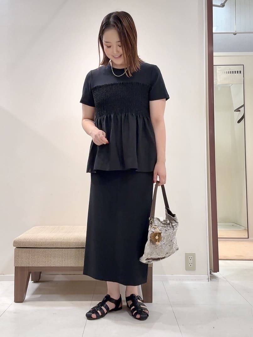 YUIさんの「UNTITLED｜【コットン100/洗える/Tシャツ】シャーリングドッキングペプラム」を使ったコーディネート