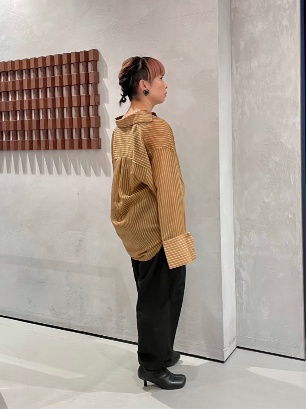 KOUさんの「INDIVI｜ウエストギャザーパンツ」を使ったコーディネート