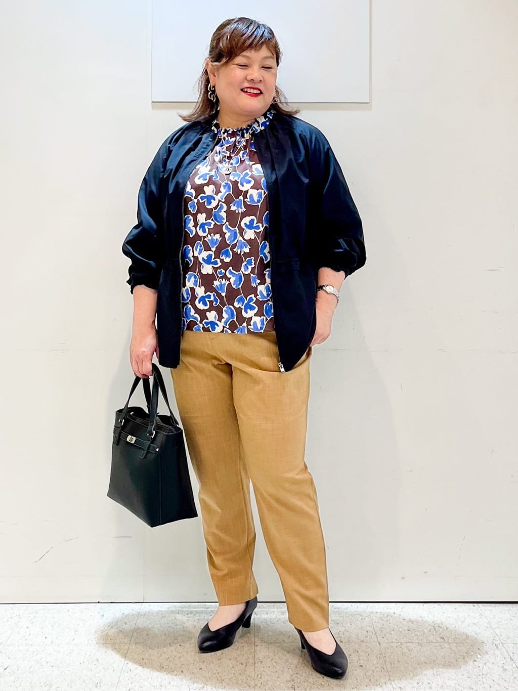 kimmyさんの「Reflect｜【ジャケットのインナーにおすすめ◎】花柄タックデザインブブラウス」を使ったコーディネート