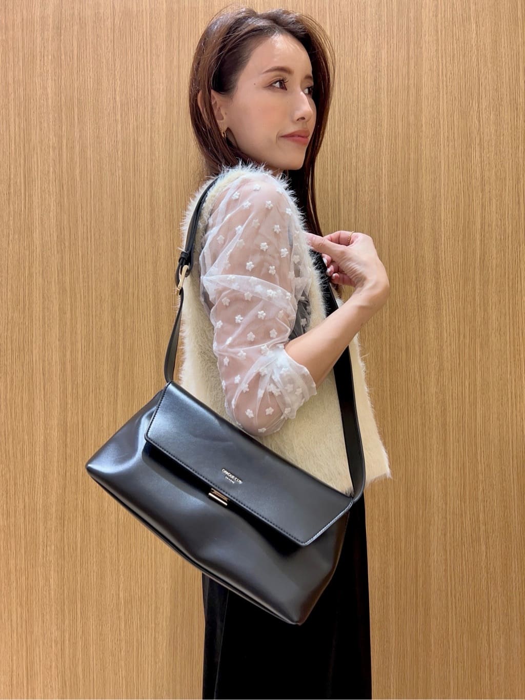 maiさんの「OPAQUE.CLIP｜チュールフラワー刺繍シアートップス【洗濯機OK】」を使ったコーディネート