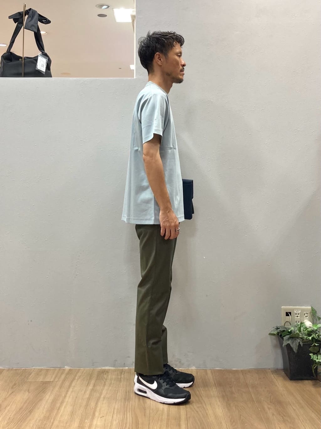 シュンさんの「TAKEO KIKUCHI｜【COOL CITY WEAR】ワンポイント刺しゅう ポケットTシャツ /接触冷感」を使ったコーディネート
