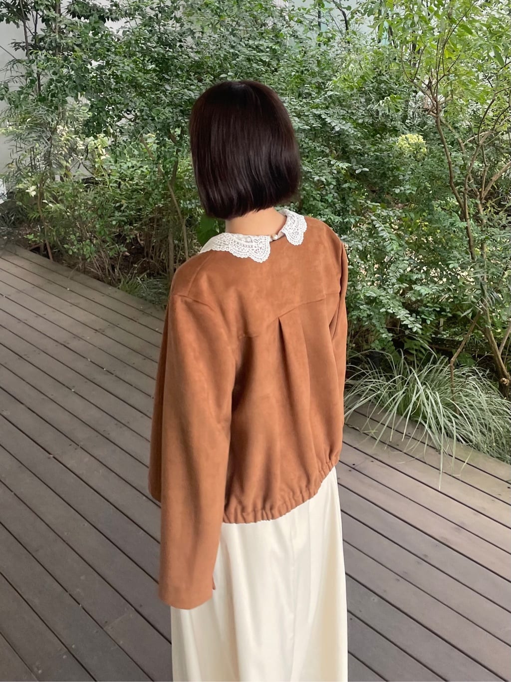 abeさんの「Couture brooch｜【通勤・大人上品】スエード調ダンボール ノーカラージャケット」を使ったコーディネート