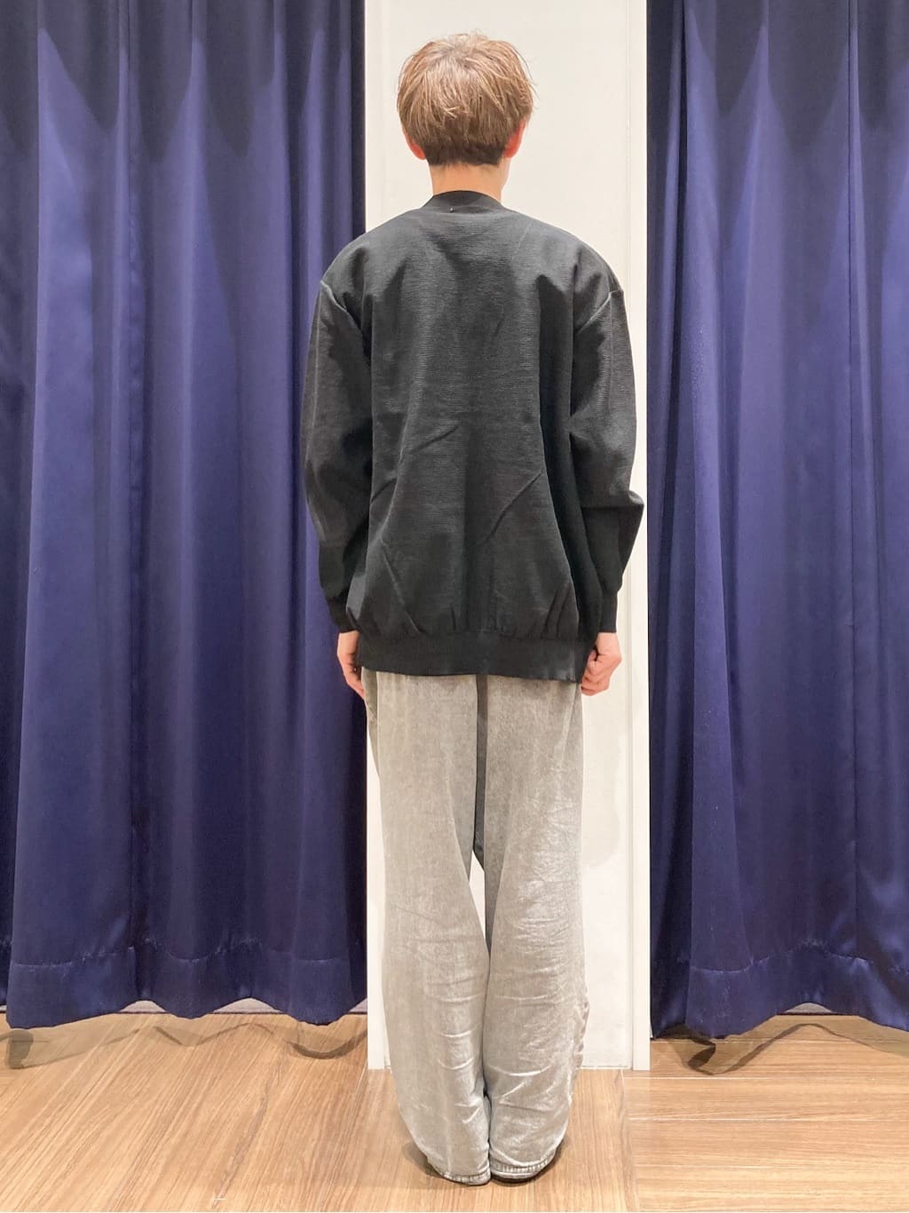 つーじーさんの「THE SHOP TK｜【季節の変わり目に活躍】ニットカーディガン 選べる2デザイン(柄&無地)/洗濯機OK」を使ったコーディネート