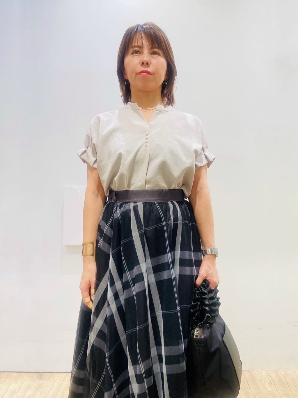 YUKOさんの「index｜《7色展開／XS-LLサイズ》タックスリーブスキッパーブラウス【洗濯機洗い可／吸水速乾／抗ピル／防シ」を使ったコーディネート