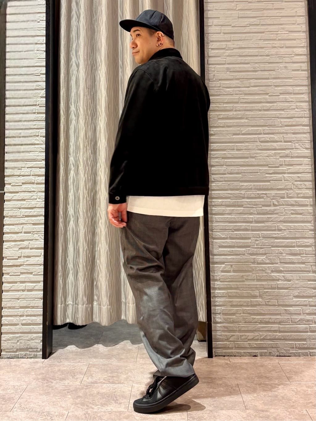 Pーyamaさんの「THE SHOP TK｜リンクスジオメトリック長袖Tシャツ【サスティナブル素材使用/洗濯機OK】」を使ったコーディネート