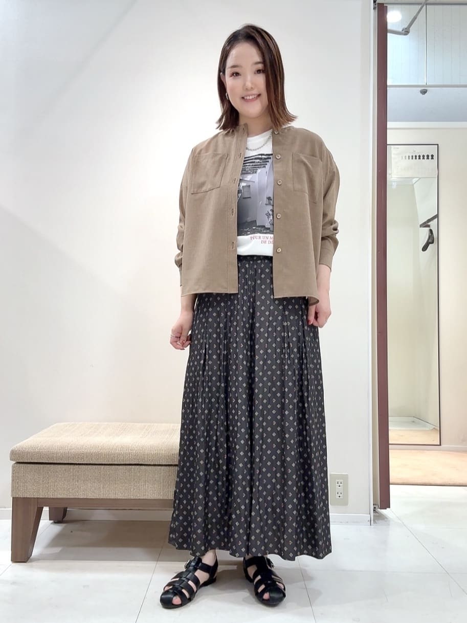 YUIさんの「UNTITLED｜【秋も着られる/セットアップ可】リラククールシャツ」を使ったコーディネート